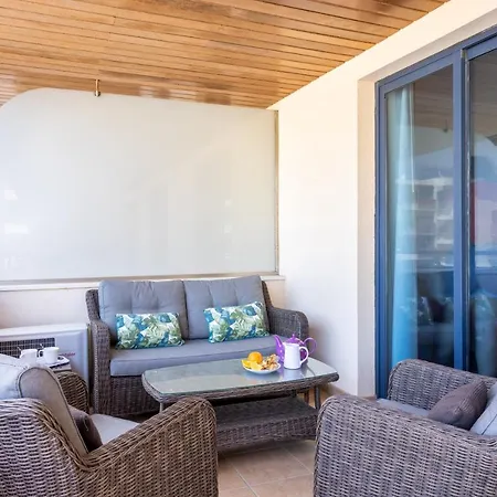 Home2book Stunning Sea Views & Pool Gigantes Appartement *